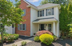 16 Callaway Circle, Colonie, NY 12211