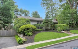 154 Summit Avenue, Waldwick, NJ 07463