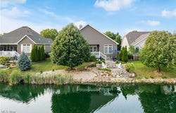 950 Laurel Green Drive NE, North Canton, OH 44720