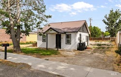 9 E Owyhee Ave, Homedale, ID 83628