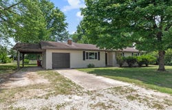 302 W Howard Avenue, Billings, MO 65610