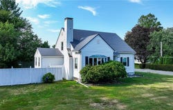 76 Forsythia Lane, Cranston, RI 02921