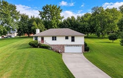 13470 Brookwood Way, St Joseph, MO 64505