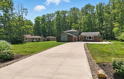35260 Martin Road, Willoughby Hills, OH 44094