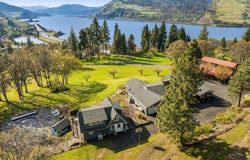 400 CHERRY HILL DR, Mosier, OR 97040