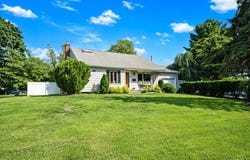 1 Rutgers Street, Smithtown, NY 11787