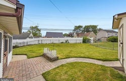 9 RUSTLEAF LANE, LEVITTOWN, PA 19055