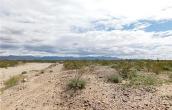 S Apache Rd lot: 182, Yucca, AZ 86438