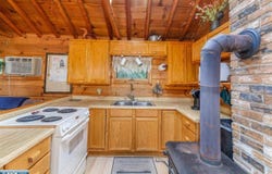 8433 Timber Bay Rd, Babbitt, MN 55706