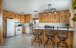 8 Warbonnet Rd -, Moorcroft, WY 82721