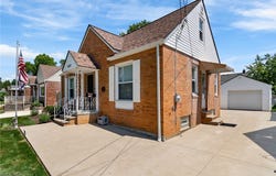 2557 9th Street, Cuyahoga Falls, OH 44221
