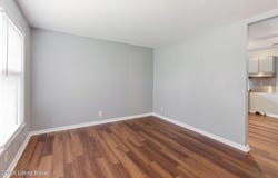4916 Shumake Ct, Louisville, KY 40218