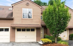 200 Ridgefield Cir, Clinton, MA 01510