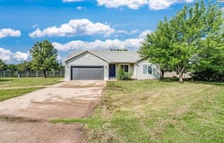 915 N Wheatland Dr, Buhler, KS 67522