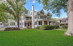 424 S Elm Street, Ottawa, KS 66067