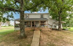 1311 W Clinton Avenue, Seymour, MO 65746