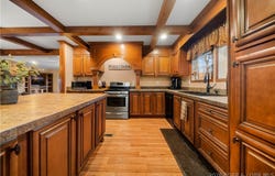 580 Burch Valley Road, Linn Creek, MO 65052