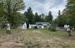 109 BROWN DEER ROAD, MARQUETTE, MI 49855
