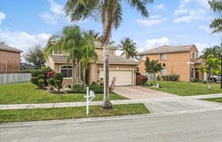3745 Woodfield Ct, Coconut Creek, FL 33073