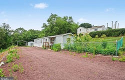 17 ALBERT Boulevard, POTTSVILLE, PA 17901