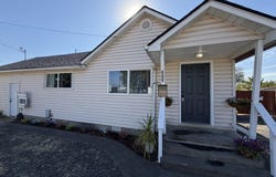 680 S 5TH St, Harrisburg, OR 97446