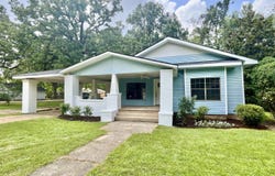 708 Lee Avenue, Crystal Springs, MS 39059