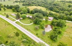 2672 Douds Rd., Libertyville, IA 52567