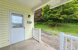 45 7th St, Sewickley Twp, PA 15637