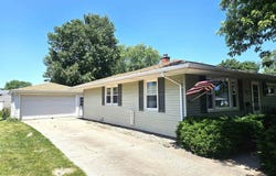 954 HAWKINSON Avenue, Galesburg, IL 61401