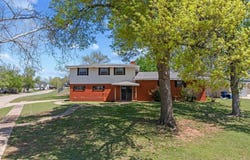 902 Walnut Court, Guthrie, OK 73044