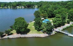 1009 Eagles Harbor Blvd, Hodges, SC 29653