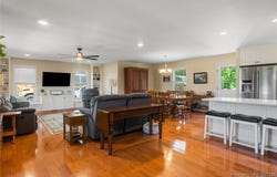 899  Bluff Point Rd, Kilmarnock, VA 22482