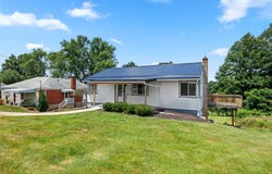 7 Oxford Dr, Robinson Twp, PA 15108