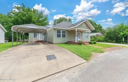 300 W 5th Street, Trenton, TN 38382