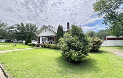 208 2nd St NW, Reform, AL 35481