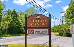 300 DEAN STREET, ELIZABETHTOWN, PA 17022