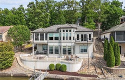 487 South Beach Boulevard, Sunrise Beach, MO 65079
