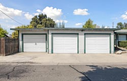825 W Walnut Avenue, Visalia, CA 93277