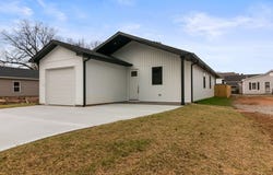 14 Warren St, PARIS, TN 38242
