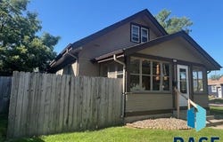 221 W 26th St, Sioux Falls, SD 57105
