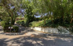 1075 Pine Oak Lane, Pasadena, CA 91105