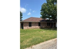 281 N Laramie Circle, Pilot Point, TX 76258