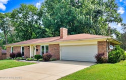 7411 Colt Dr, Louisville, KY 40214