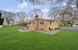 407 Albert Street, Holbrook, NY 11741
