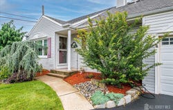 66 Broadway Avenue, Colonia, NJ 07067