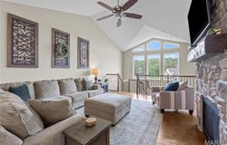 9882 W Vista Drive, Hillsboro, MO 63050