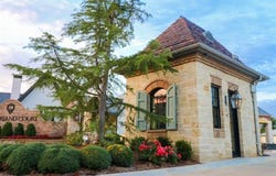 1117 Cumberland Court, Nichols Hills, OK 73116