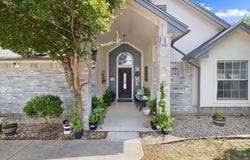 1102 Oak Hollow Dr, Leander, TX 78641
