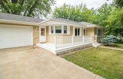 1212 4th St, Hull, IA 51239