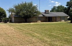 2303 W Commerce Road, Clinton, OK 73601